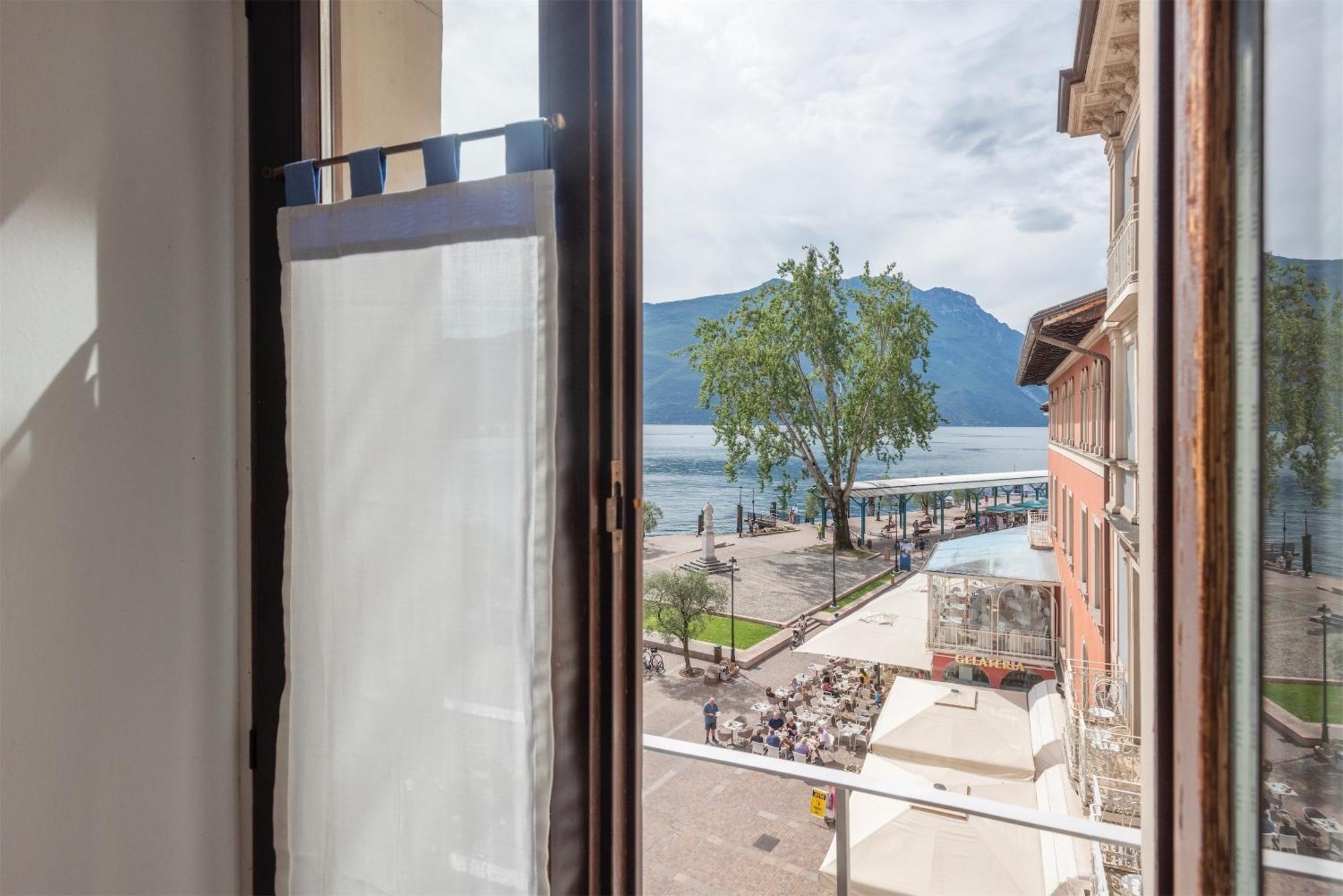 Casa La Torre, The View On The Lake Riva del Garda Exteriör bild