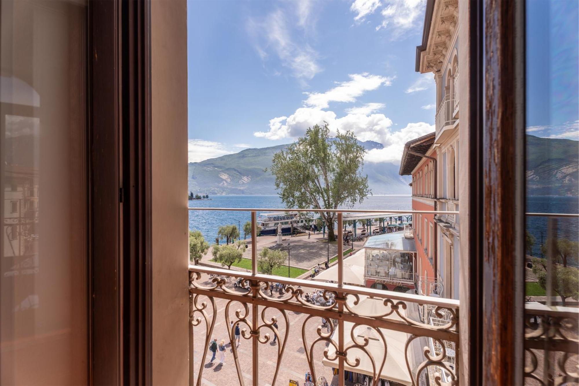Casa La Torre, The View On The Lake Riva del Garda Exteriör bild